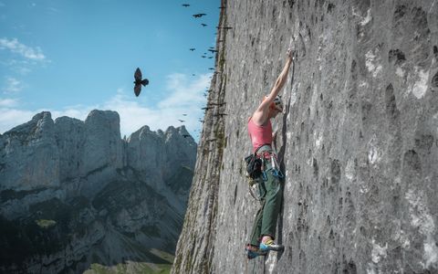 Matilda klättrar Parzival i Alpstein, Schweiz