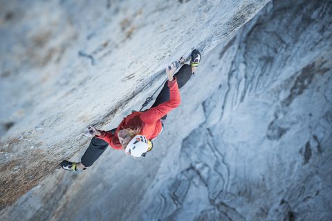 Matilda klättrar Rayu i Picos de Europa. Foto: Jan Novak
